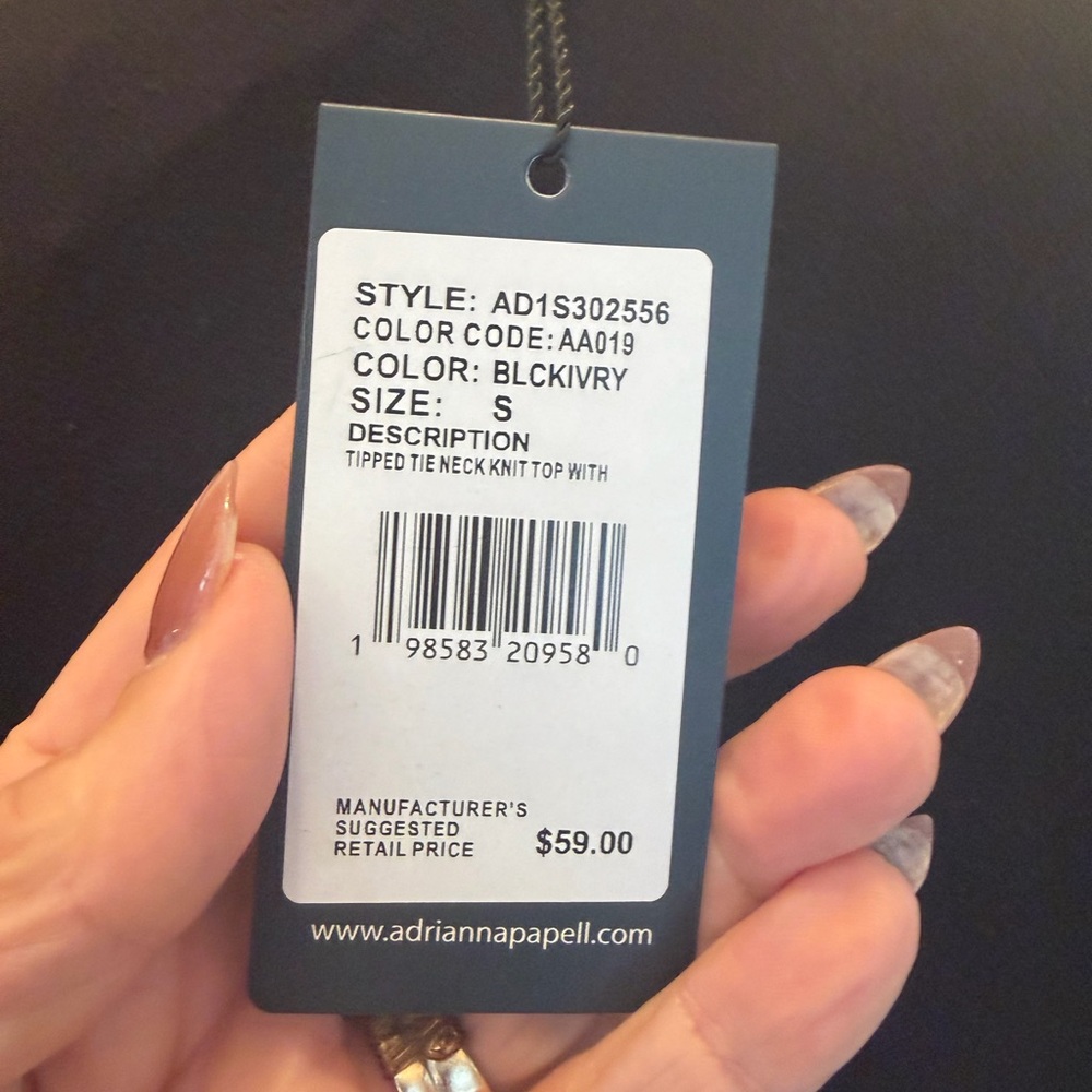 #185 Adrianna Papell NWT Beautiful Black Blouse with White Accents. Size S - Picture 10 of 15
